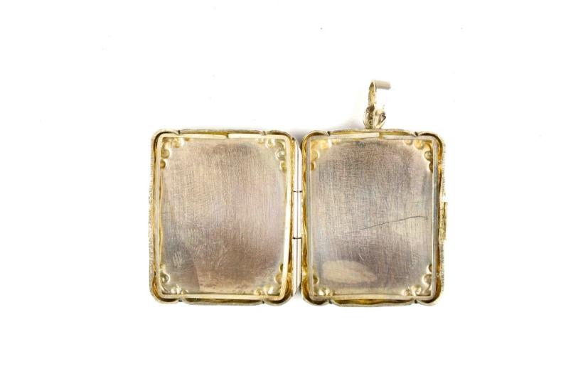 Starožitný stříbrný medailonek