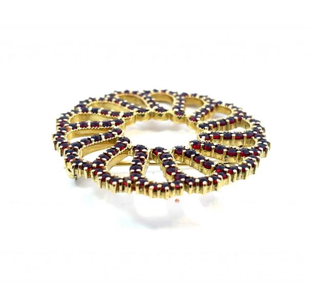 Stříbrná kulatá brož s českými granáty