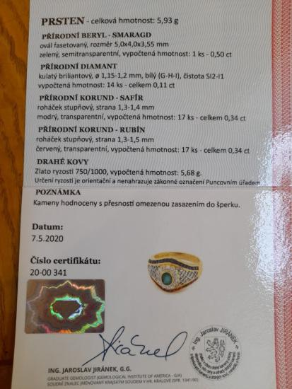 Zlatý prsten s diamanty, safíry, rubíny a smaragdem, vel. 52