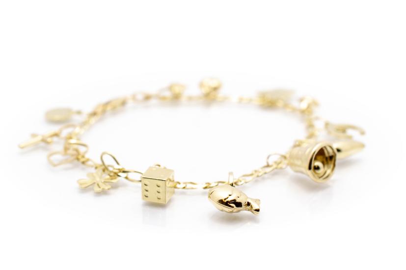 Zlatý náramek s přívěsky