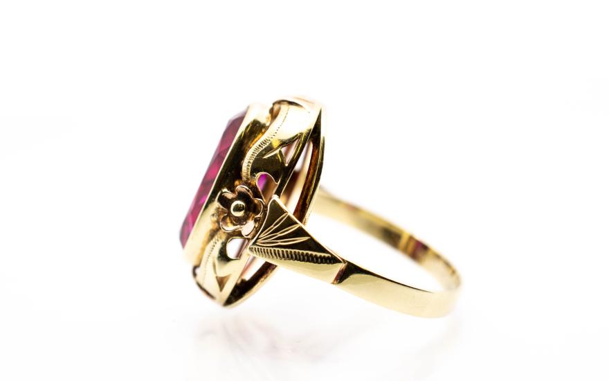 Zlatý prsten s červeným kamenem - rubín, vel. 58