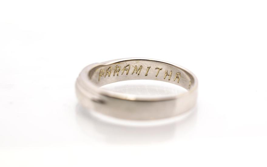 Zlatý prsten se zirkonem, vel. 62