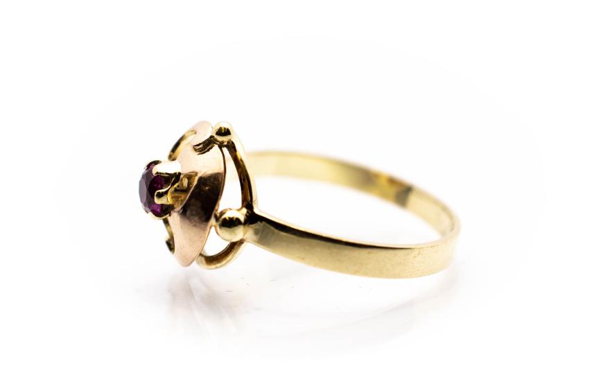 Zlatý prsten s červeným kamenem - rubín, vel. 57
