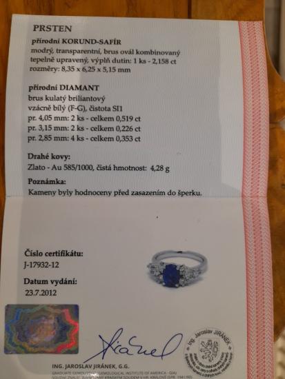 Zlatý prsten s diamanty a safírem, vel. 55