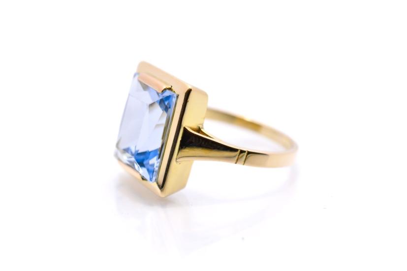 Zlatý prsten s modrým kamenem - topaz, vel. 58