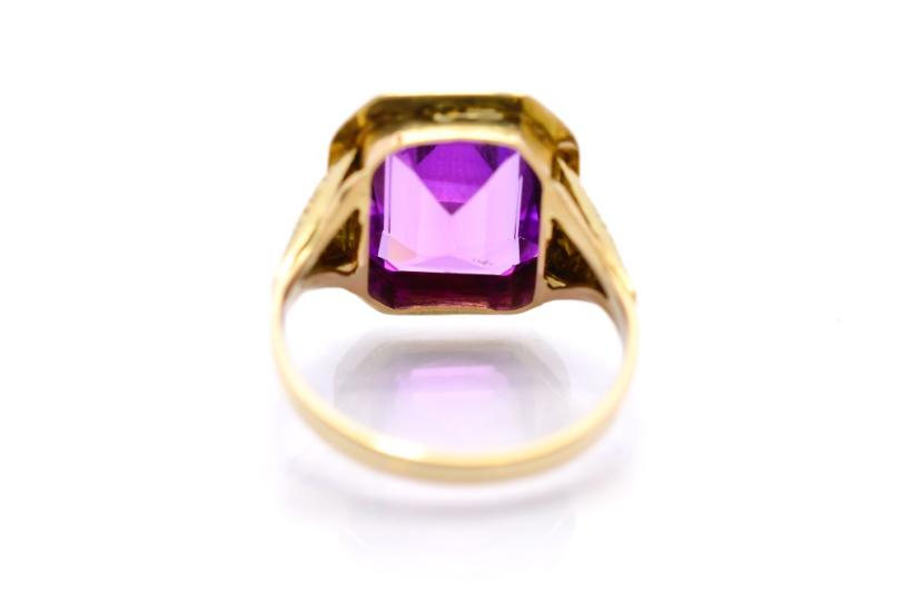 Zlatý prsten s fialovým kamenem - ametyst, vel. 62