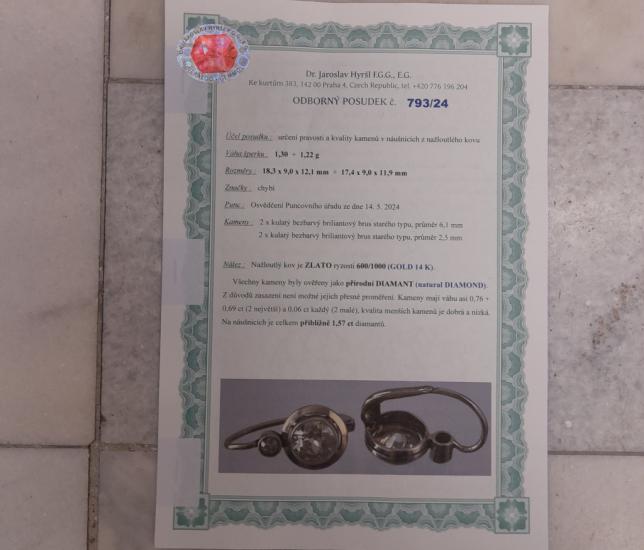 Zlaté náušnice s diamanty, visací