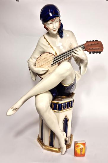 Dívka s banjem - Art Deco