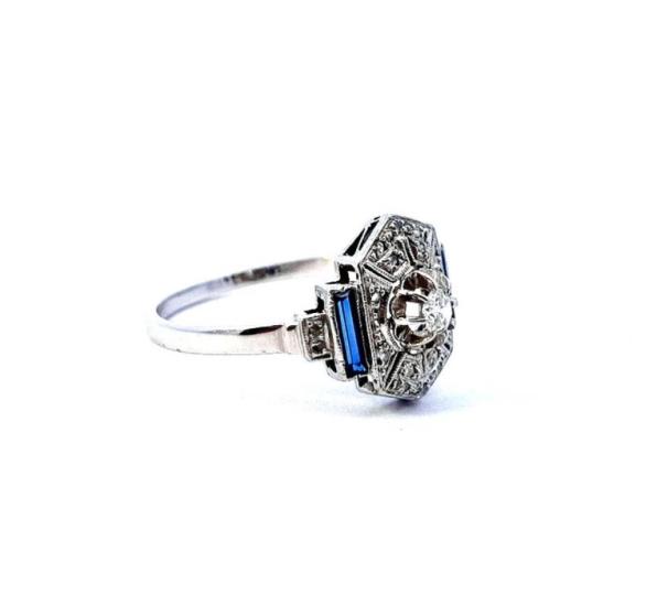 Art deco prsten s diamanty a safírem, vel