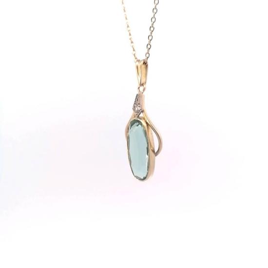 Zlatý přívěs se zeleným kamenem a zirkonem