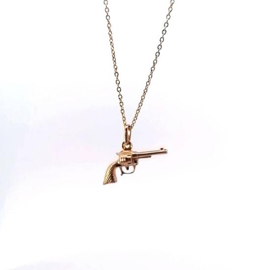 Zlatý přívěs, revolver