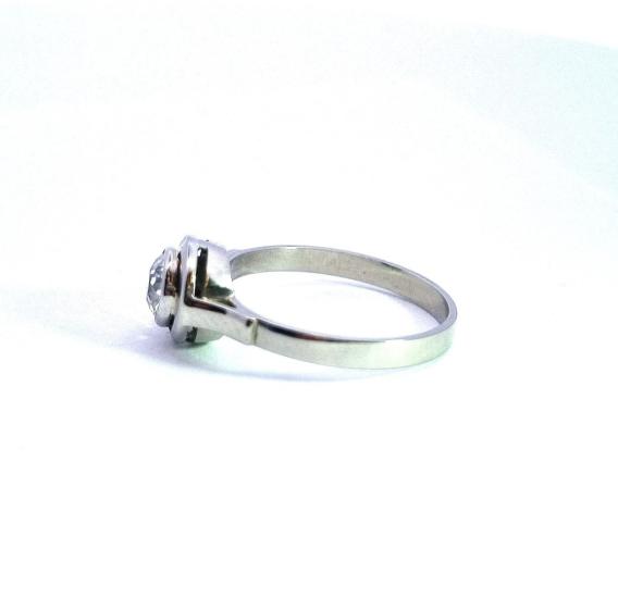 Prsten z bílého zlata s briliantem 0,7 ct, vel. 55,5
