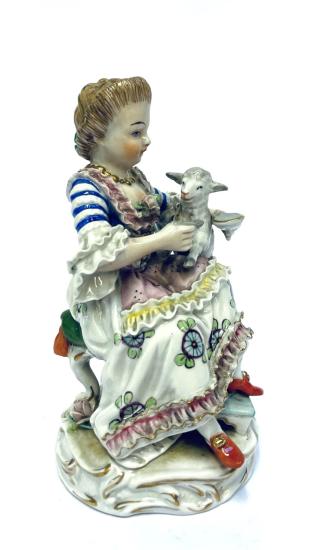 Děvčátko s ovečkou