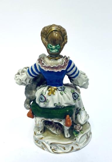 Děvčátko s ovečkou