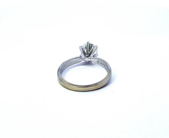 Zlatý prsten s briliantem 1,01 ct, vel. 52