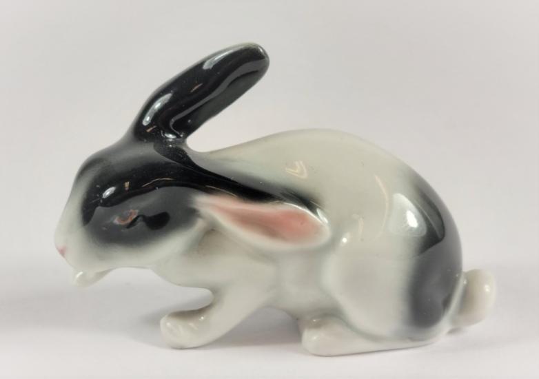 Porcelánová soška králík