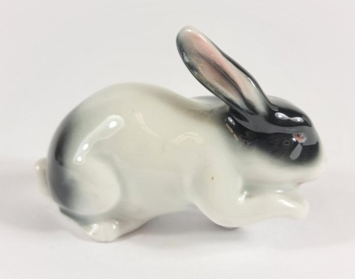 Porcelánová soška králík