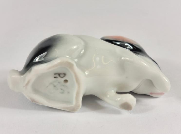 Porcelánová soška králík