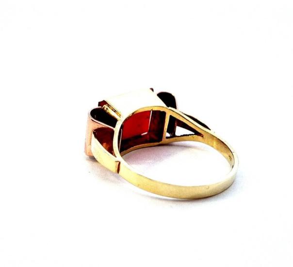 Zlatý prsten s hnědým kamínkem, karneol, vel. 59