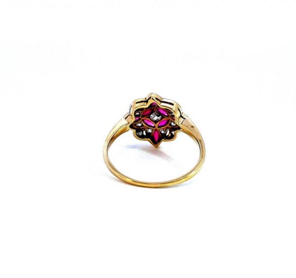 Zlatý prsten s rubíny a diamanty, vel. 53,5