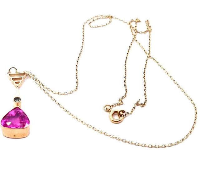 Starožitný zlatý kolier s rubínem a leukosafírem