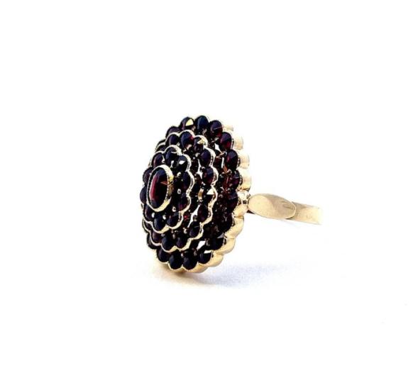 Zlatý prsten s českými granáty, vel. 57