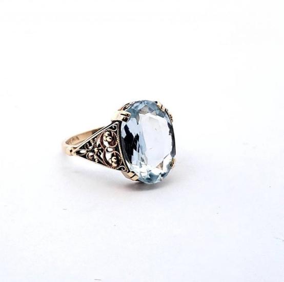 Zlatý prsten s topazem, vel. 52