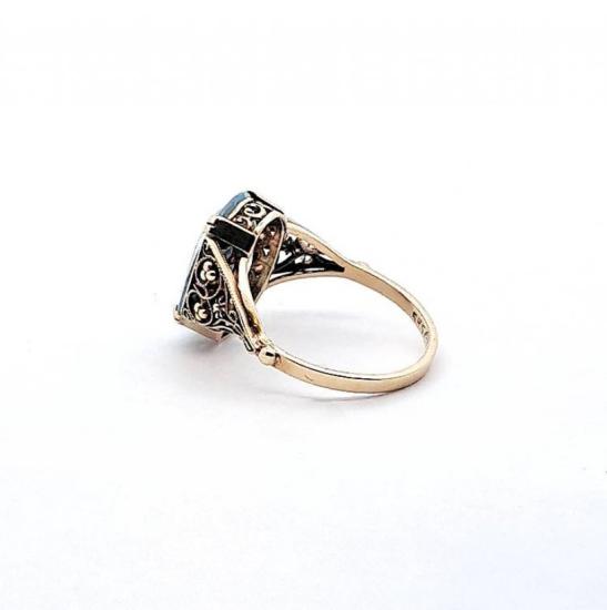 Zlatý prsten s topazem, vel. 52