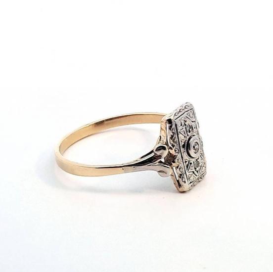 Zlatý prsten s diamanty a leukosafírem, vel. 57