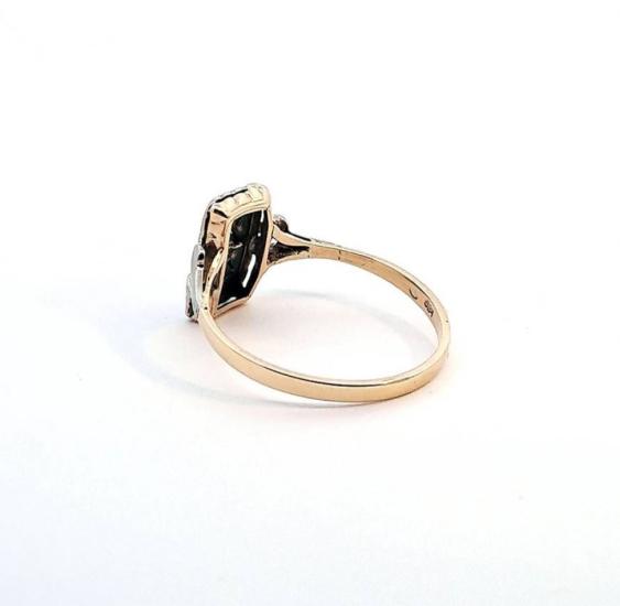 Zlatý prsten s diamanty a leukosafírem, vel. 57