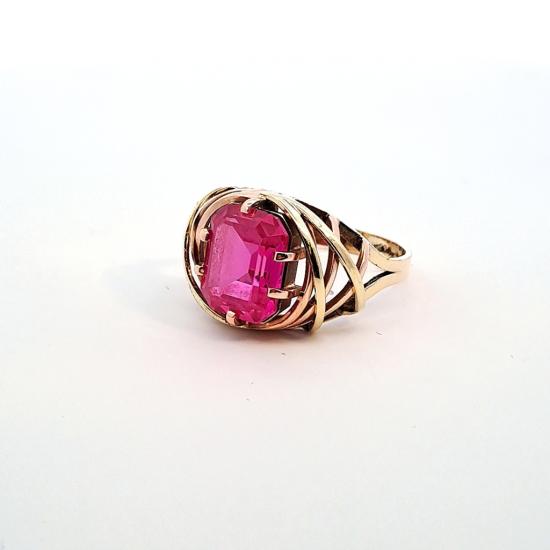 Zlatý prsten s červeným kamenem, vel. 59
