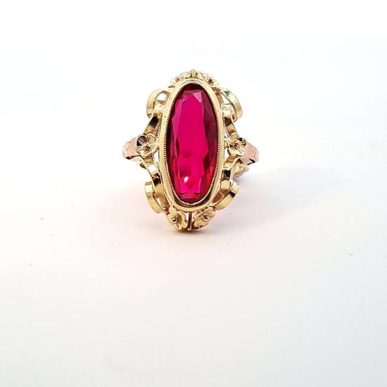Zlatý prsten s červeným kamenem, vel. 51,5