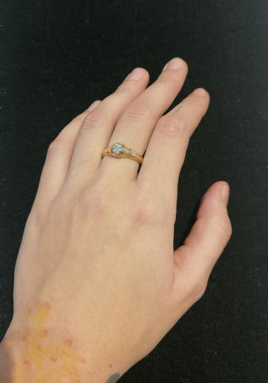 Zlatý prsten s diamantem 0,5 ct, vel. 59