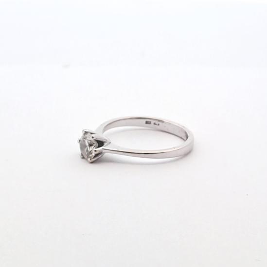 Zlatý prsten s briliantem 0,31 ct, vel. 58