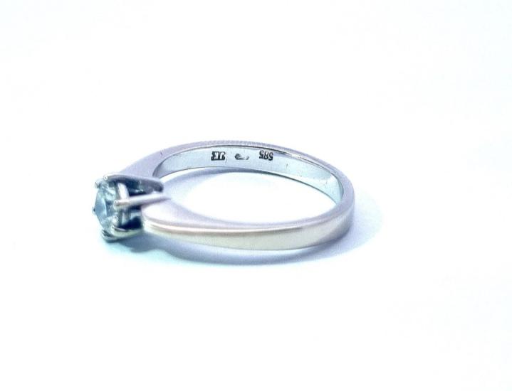 Zlatý prsten s briliantem 0,35 ct, vel. 53,5