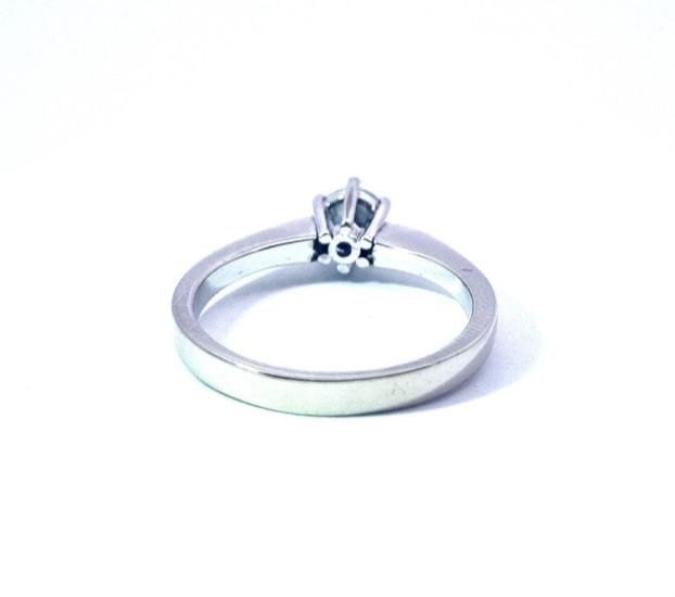 Zlatý prsten s briliantem 0,35 ct, vel. 53,5