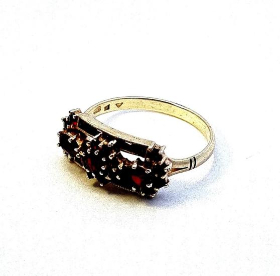 Pozlacený stříbrný prsten s českými granáty, vel. 60