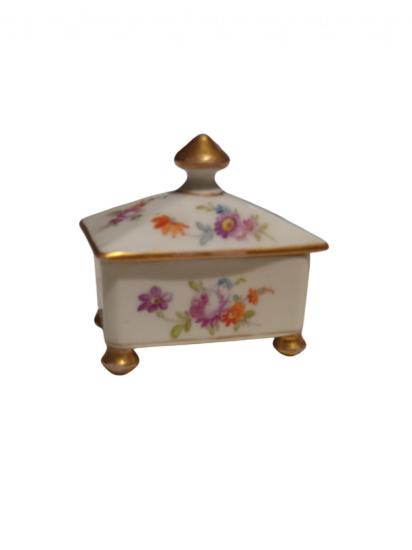Porcelánová dózička
