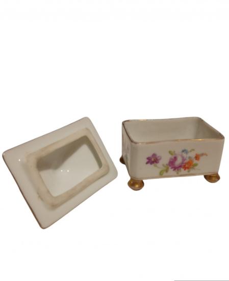 Porcelánová dózička