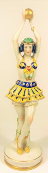Porcelánová Kleopatra s míčem