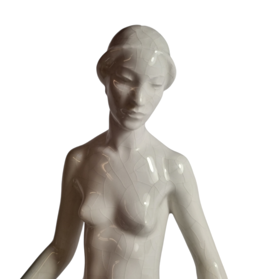 Porcelánová soška - sedící dívka- Svitávka