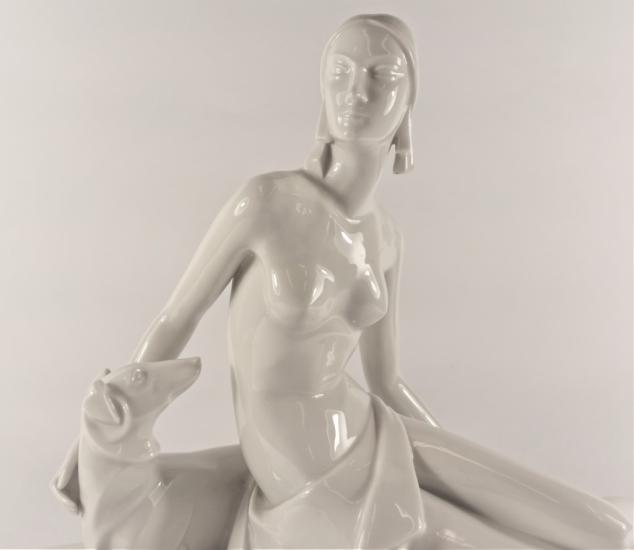 Porcelánová soška art deco - žena a pes, Schliepstein