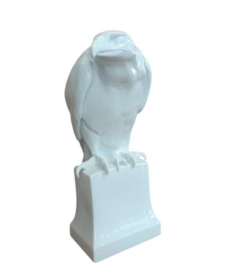 Porcelánová soška orla