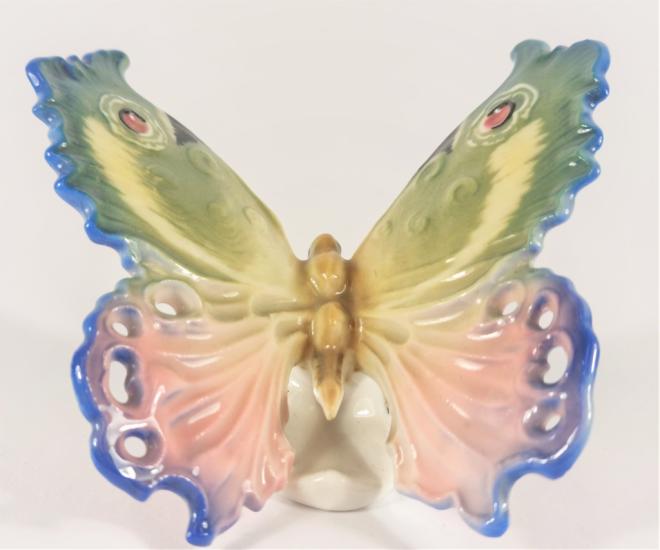 Porcelánová soška - růžovomodrý motýl