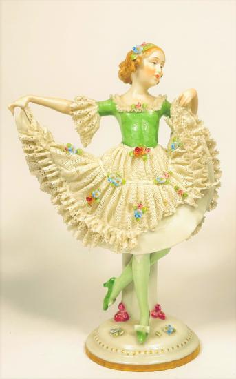 Porcelánová tanečnice II