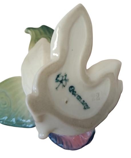 Porcelánová soška - růžovo zelený motýl