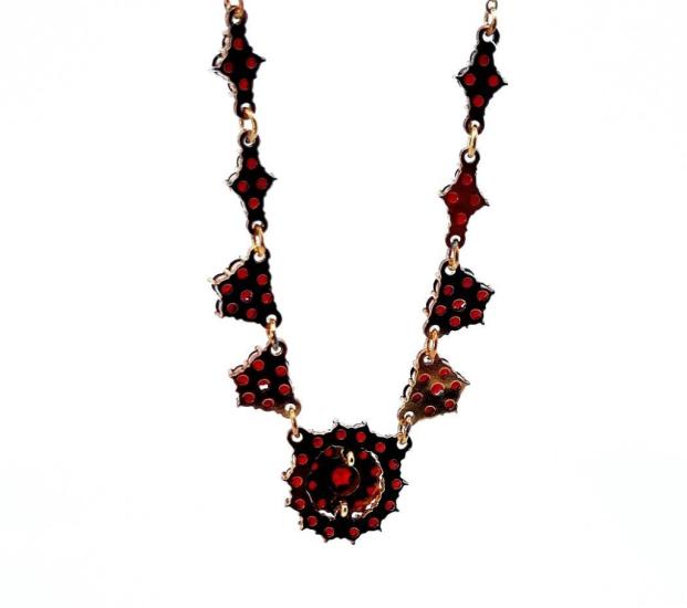 Stříbrný náhrdelník s českými granáty