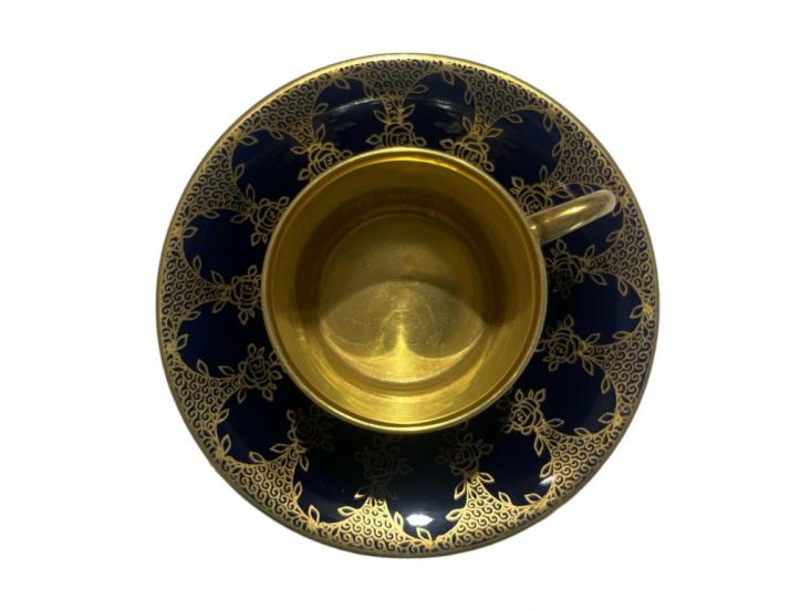 Porcelánový šálek s podšálkem
