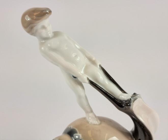 Chlapec jedoucí na šneku - Rosenthal