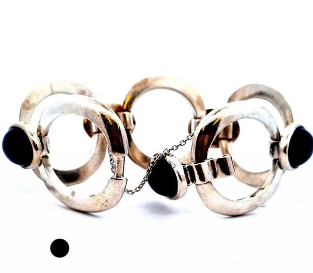 Stříbrný náramek s onyxem, 93,23 g